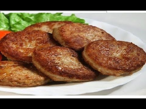Оладьи из куриной печени с манкой на сковороде
