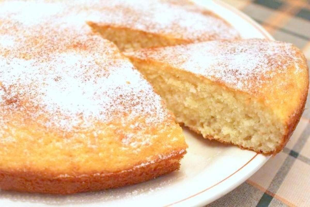Пирог на кефире в мультиварке с вареньем
